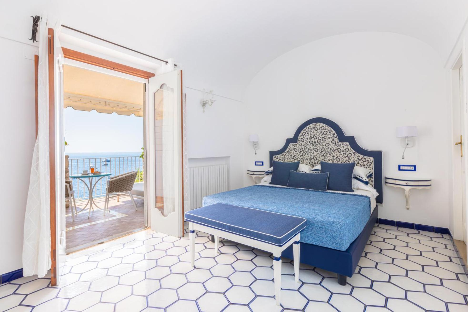 Deluxe Double Room with Balcony and Sea View